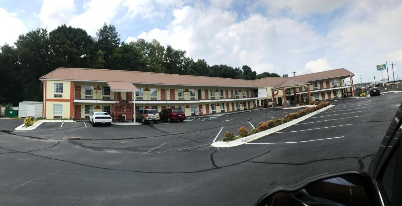 Carry On Inn & Suites LaFayette Buitenkant foto