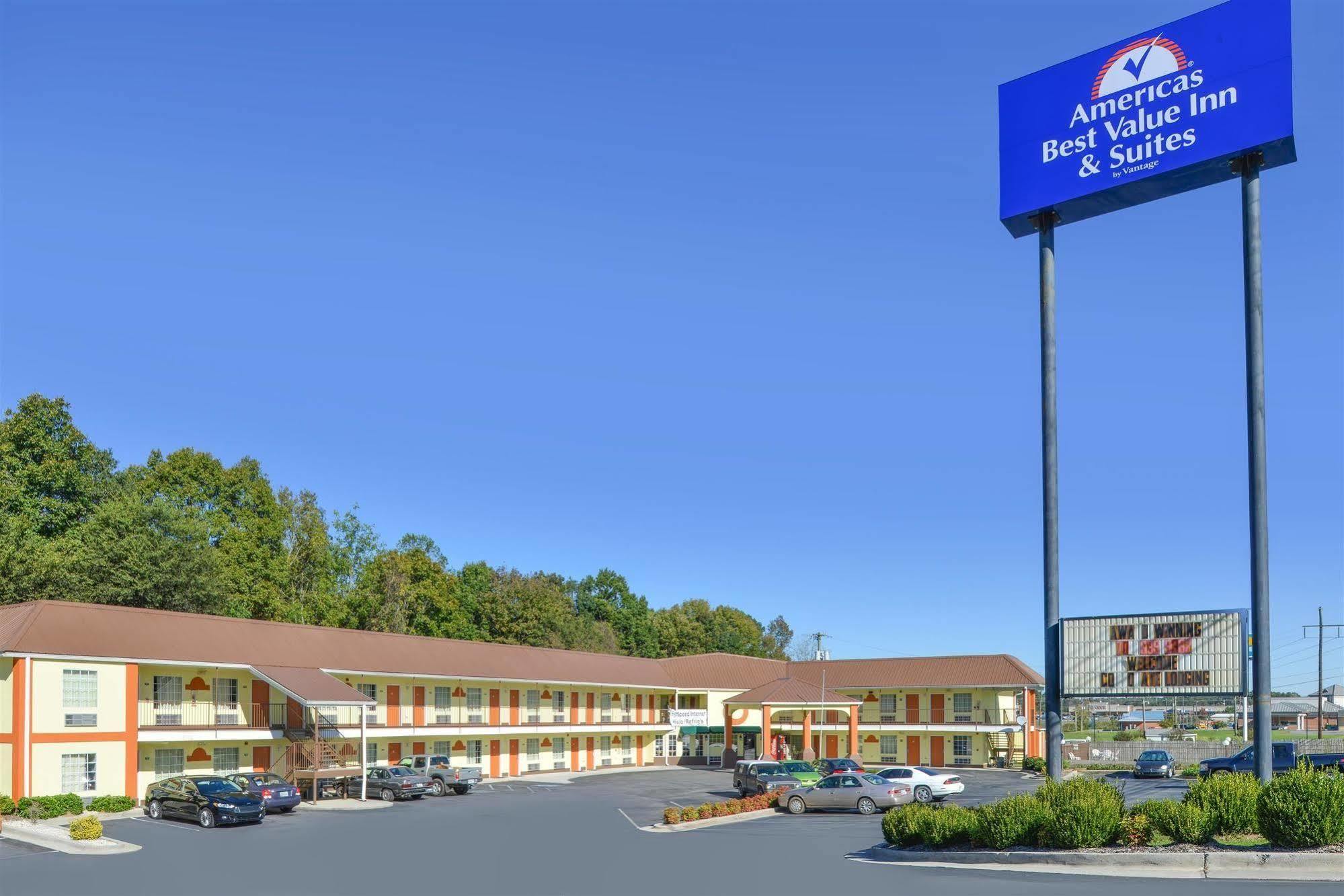 Carry On Inn & Suites LaFayette Buitenkant foto