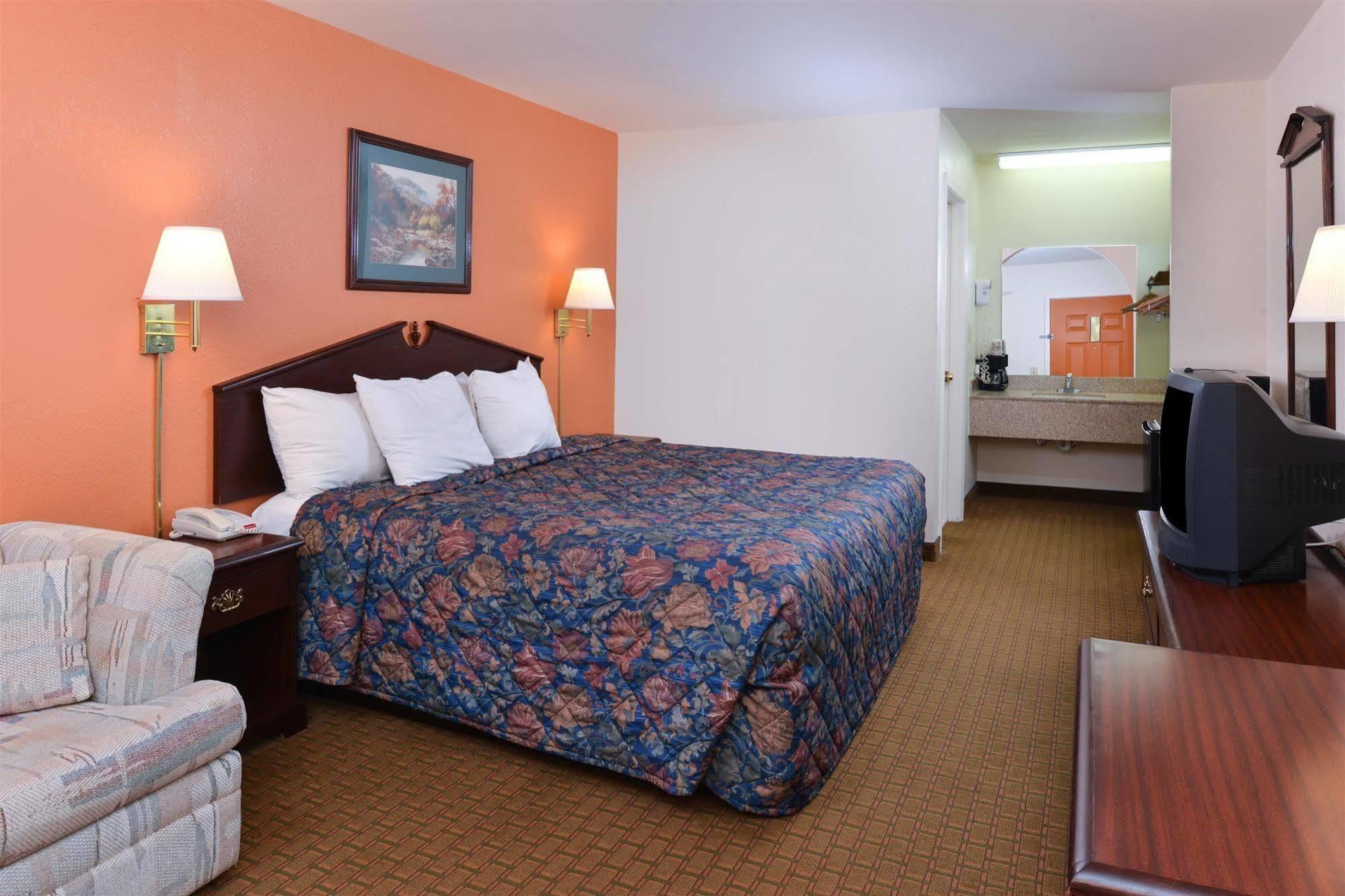 Carry On Inn & Suites LaFayette Buitenkant foto