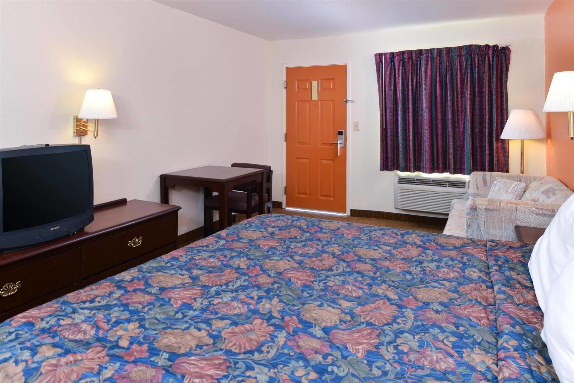 Carry On Inn & Suites LaFayette Buitenkant foto