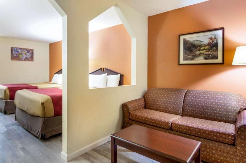 Carry On Inn & Suites LaFayette Buitenkant foto