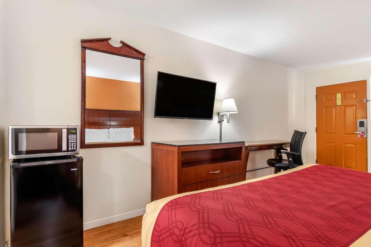 Carry On Inn & Suites LaFayette Buitenkant foto