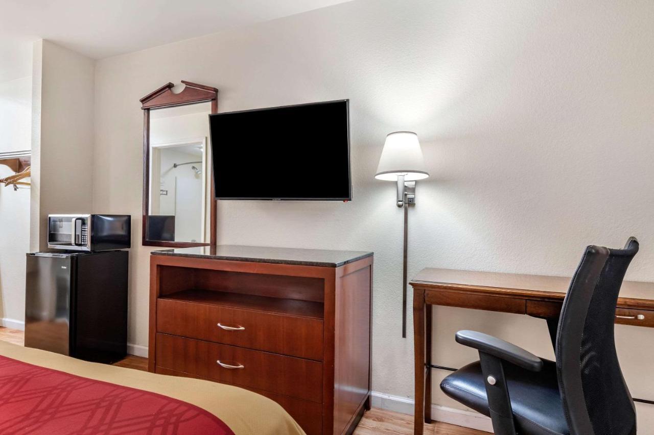 Carry On Inn & Suites LaFayette Buitenkant foto